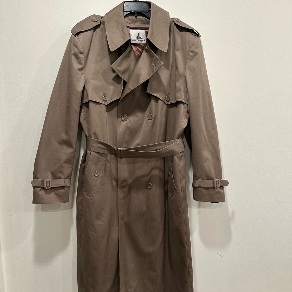 Vintage 90s men’s trench coat. 46 X long